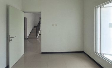 Dijual Rumah La Diva, Menganti. 2 Lantai. Sudah Renovasi sampai Belakang