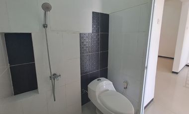 Dijual Rumah La Diva, Menganti. 2 Lantai. Sudah Renovasi sampai Belakang