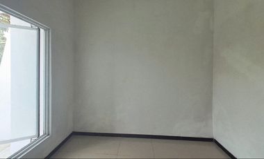 Dijual Rumah La Diva, Menganti. 2 Lantai. Sudah Renovasi sampai Belakang