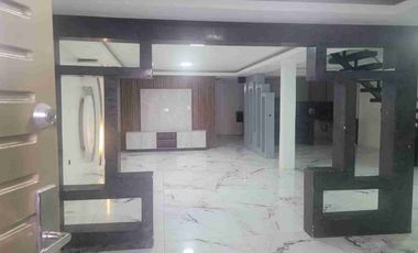 Se alquila casa con piscina