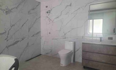 Se alquila casa con piscina