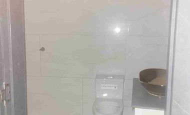 Se alquila casa con piscina