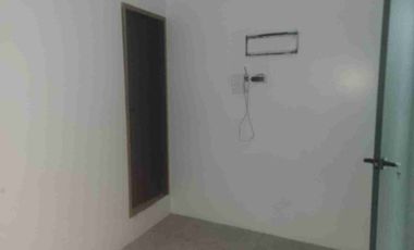 Se alquila casa con piscina