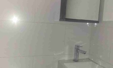 Se alquila casa con piscina