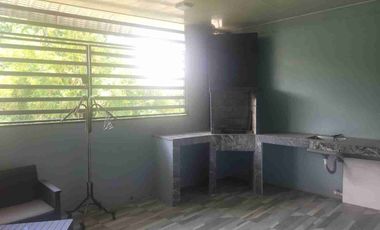 Se alquila casa con piscina