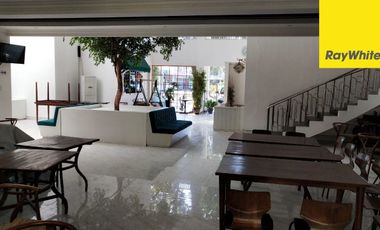 Disewakan Rumah 2 lantai di Jalan Raya Jemursari Surabaya