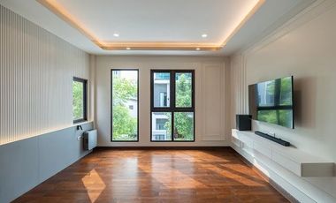 Town in Town Area! Near SISB!Luxury Built-in Home with Underground Power Lines!3 Storeys, 3 Parking Spaces! For Sale The City Ekkamai–Ladprao