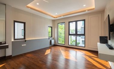 Town in Town Area! Near SISB!Luxury Built-in Home with Underground Power Lines!3 Storeys, 3 Parking Spaces! For Sale The City Ekkamai–Ladprao