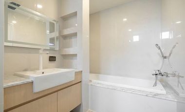 Town in Town Area! Near SISB!Luxury Built-in Home with Underground Power Lines!3 Storeys, 3 Parking Spaces! For Sale The City Ekkamai–Ladprao