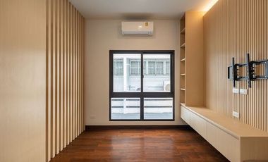 Town in Town Area! Near SISB!Luxury Built-in Home with Underground Power Lines!3 Storeys, 3 Parking Spaces! For Sale The City Ekkamai–Ladprao