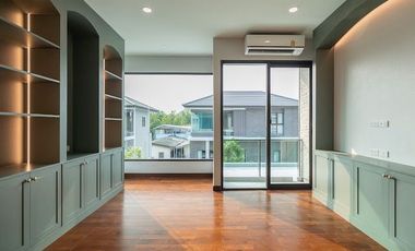 Town in Town Area! Near SISB!Luxury Built-in Home with Underground Power Lines!3 Storeys, 3 Parking Spaces! For Sale The City Ekkamai–Ladprao