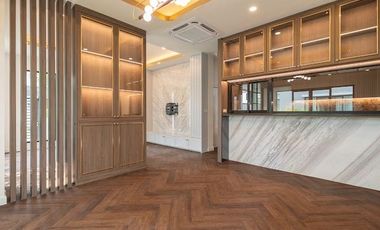 Town in Town Area! Near SISB!Luxury Built-in Home with Underground Power Lines!3 Storeys, 3 Parking Spaces! For Sale The City Ekkamai–Ladprao