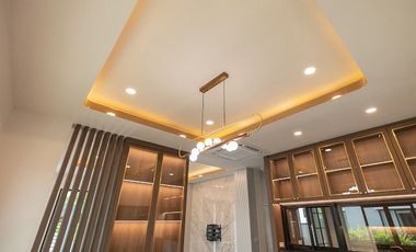 Town in Town Area! Near SISB!Luxury Built-in Home with Underground Power Lines!3 Storeys, 3 Parking Spaces! For Sale The City Ekkamai–Ladprao