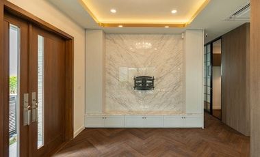 Town in Town Area! Near SISB!Luxury Built-in Home with Underground Power Lines!3 Storeys, 3 Parking Spaces! For Sale The City Ekkamai–Ladprao