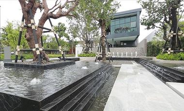 Town in Town Area! Near SISB!Luxury Built-in Home with Underground Power Lines!3 Storeys, 3 Parking Spaces! For Sale The City Ekkamai–Ladprao