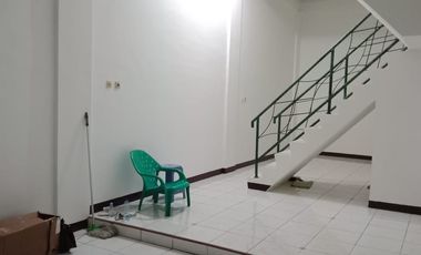 Sewa Rumah 3 Lantai di Jelambar Wijaya Kusuma Jakabar
