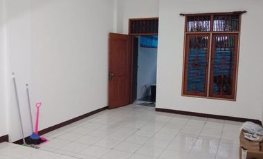 Sewa Rumah 3 Lantai di Jelambar Wijaya Kusuma Jakabar