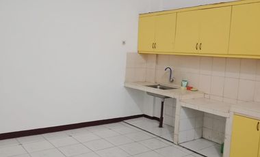 Sewa Rumah 3 Lantai di Jelambar Wijaya Kusuma Jakabar