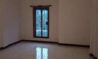 Sewa Rumah 3 Lantai di Jelambar Wijaya Kusuma Jakabar