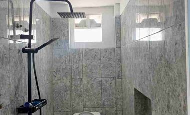 Dikontrakan Rumah 2 Lantai Baru,Luas 80m2
Lokasi Strategis Jebres,Solo