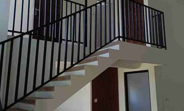 Dikontrakan Rumah 2 Lantai Baru,Luas 80m2
Lokasi Strategis Jebres,Solo