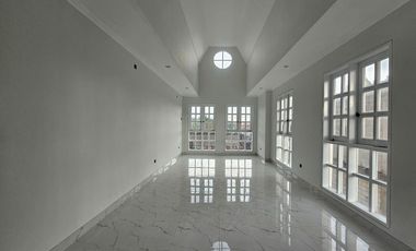 Ruko Modern 2 Lantai Siap Pakai Dijual, di Kerobokan