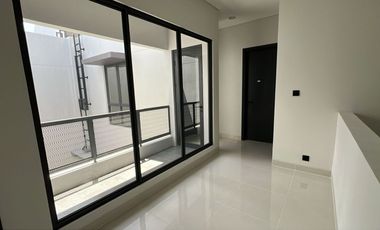 Rumah Cantik Minimalis 2 Lantai Disewakan di Cluster Genova Summarecon