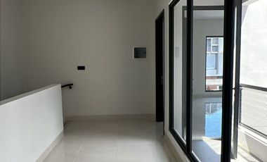 Rumah Cantik Minimalis 2 Lantai Disewakan di Cluster Genova Summarecon