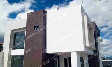 Casa en venta a pocos pasos de las Fritadas, Amazonas