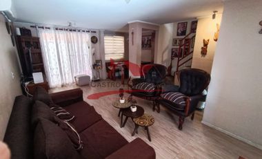 Hermosa Casa de Dos Pisos 3 Dormitorios 2 Baños, Condominio Piedra Roja, Comuna de Quilicura