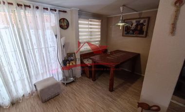 Hermosa Casa de Dos Pisos 3 Dormitorios 2 Baños, Condominio Piedra Roja, Comuna de Quilicura