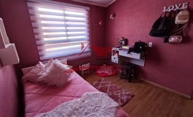 Hermosa Casa de Dos Pisos 3 Dormitorios 2 Baños, Condominio Piedra Roja, Comuna de Quilicura