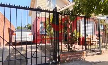 Hermosa Casa Dos Pisos Aislada, 3 Dormitorios, 2 Baños, Sector Larapinta, Comuna de Lampa.