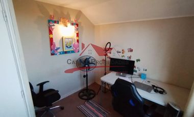 Hermosa Casa Dos Pisos Aislada, 3 Dormitorios, 2 Baños, Sector Larapinta, Comuna de Lampa.