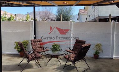 Hermosa Casa Dos Pisos Aislada, 3 Dormitorios, 2 Baños, Sector Larapinta, Comuna de Lampa.