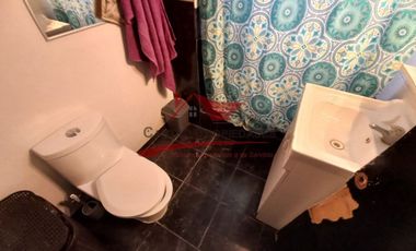 Casa de Dos Pisos Ampliada con 3 Dormitorios, 2 Baños, Villa Arturo Prat, Comuna de Quilicura.