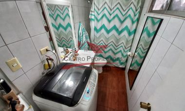 Casa de Dos Pisos Ampliada con 3 Dormitorios, 2 Baños, Villa Arturo Prat, Comuna de Quilicura.