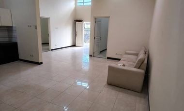 ‼️DISEWAKAN, MINIMAL 2 TAHUN‼️ RUMAH KLAMPIS SEMOLO SEMOLOWARU TERAWAT SIAP HUNI. DEKAT SEKOLAH, KAMPUS, MERR