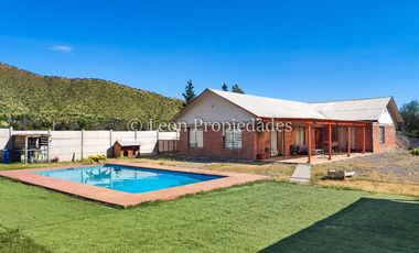 Leon Propiedades vende parcela con casa en sector Cuyuncavi.