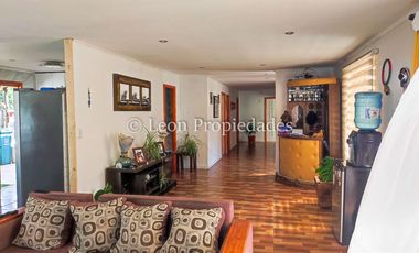 Leon Propiedades vende parcela con casa en sector Cuyuncavi.