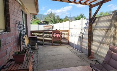 Leon Propiedades vende parcela con casa en sector Cuyuncavi.