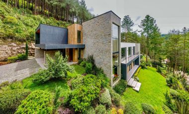 En Venta Casa de Lujo Sector Vía a Tutupali Tarqui