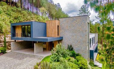 En Venta Casa de Lujo Sector Vía a Tutupali Tarqui