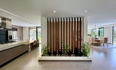 En Venta Casa de Lujo Sector Vía a Tutupali Tarqui