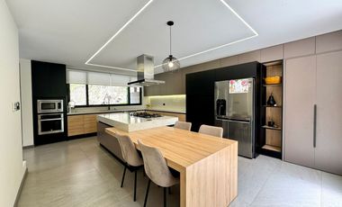 En Venta Casa de Lujo Sector Vía a Tutupali Tarqui