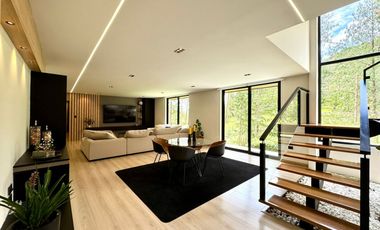 En Venta Casa de Lujo Sector Vía a Tutupali Tarqui