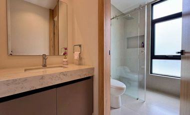 En Venta Casa de Lujo Sector Vía a Tutupali Tarqui