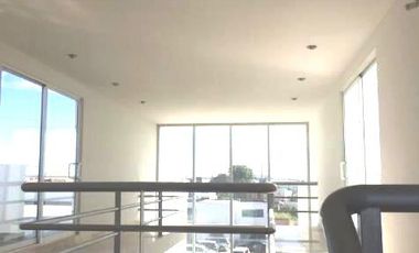 RENTA DEPARTAMENTO ZONA UDLAP, 2 RECAMARAS CON BAÑO, BAÑO DE VSIITAS, 2 ESTACIONAMIENTOS, ROOF GARDEN PRIVADO, CASETA DE VIGILANCIA, SALON DE USOS MUL