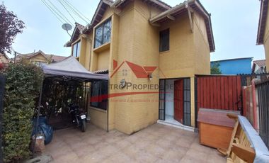 Hermosa Casa de Dos Pisos, 3 Dormitorios, 2 Baños, Villa Paseo Central, Quilicura.