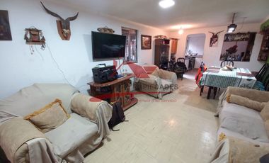 Casa Ampliada de Dos Pisos, 3 Dormitorios, 2 Baños , Villa Lo Boza, Comuna de Renca.